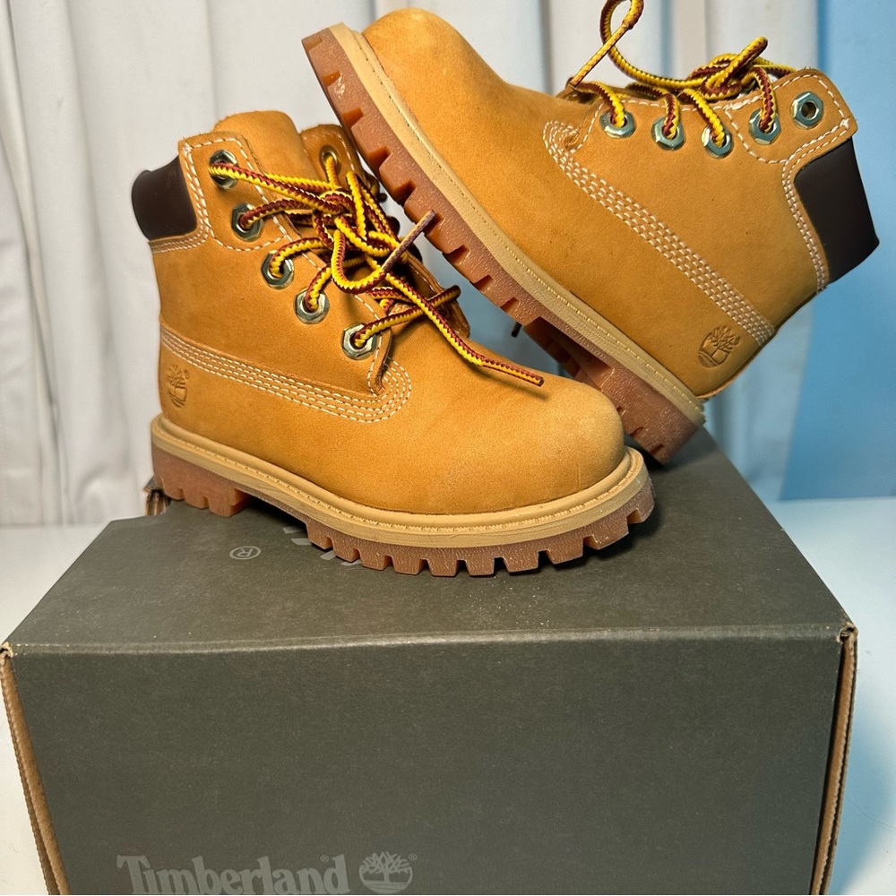 Like New Timberland 6 IN waterproof Boot Size 7C